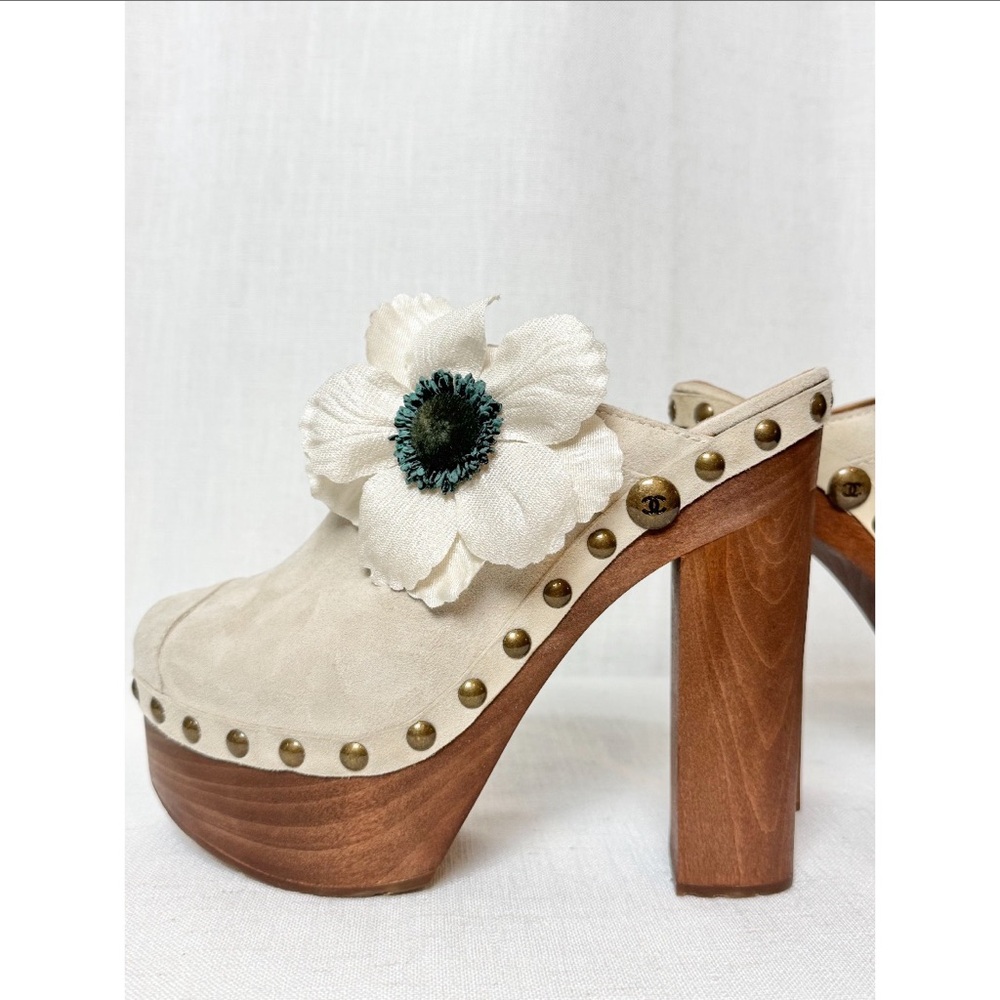 CHANEL Bridal Cream Floral Platform Clogs - Picture 6 of 13